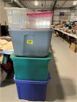 5 PLASTIC LIDDED TOTES