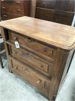 3-drawer dresser, missing some knobs, 32x17x29T