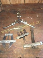 Gear and pulley pullers