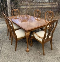 Thomasville Dining Room Table W/2 Leaves & Chairs