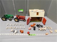 Fisher Price Family Farm barn, barn animals, 2 toy
