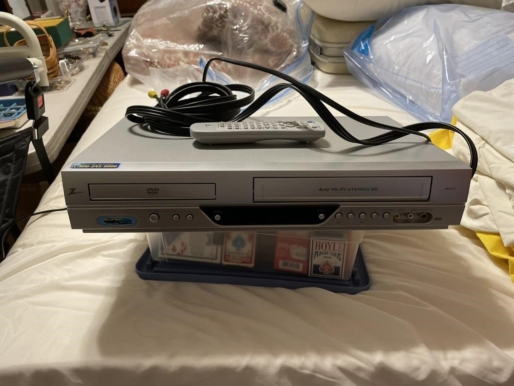 DVD AND VCR PLAYER