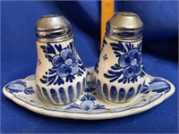 Blue Delft Salt Pepper with Tray