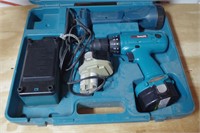 MAKITA DRILL & LIGTH SET 6233D TESTED WORKING