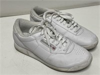 Classic Reeboks White Size 7 Women’s