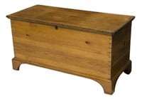 AMERICAN PINE WOOD DOVETAIL BLANKET CHEST