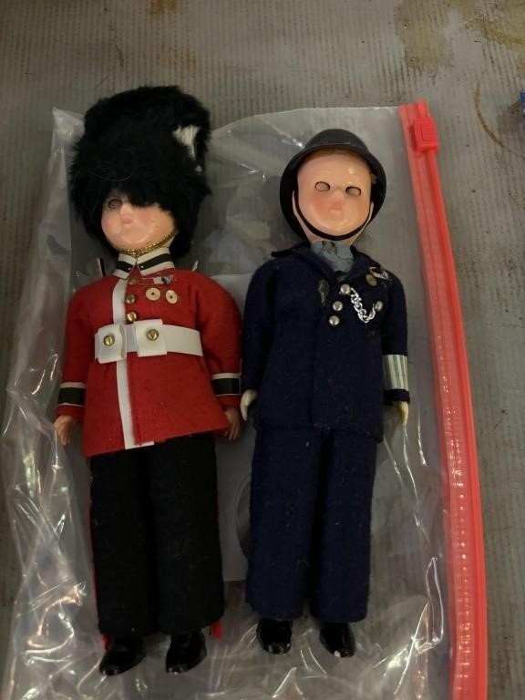 2 small British soldier dolls