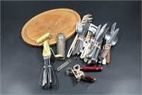 GROUP OF VINTAGE KITCHEN ITEMS