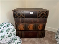 UNUSUAL BOOK SHAPED ACCENT TABLE