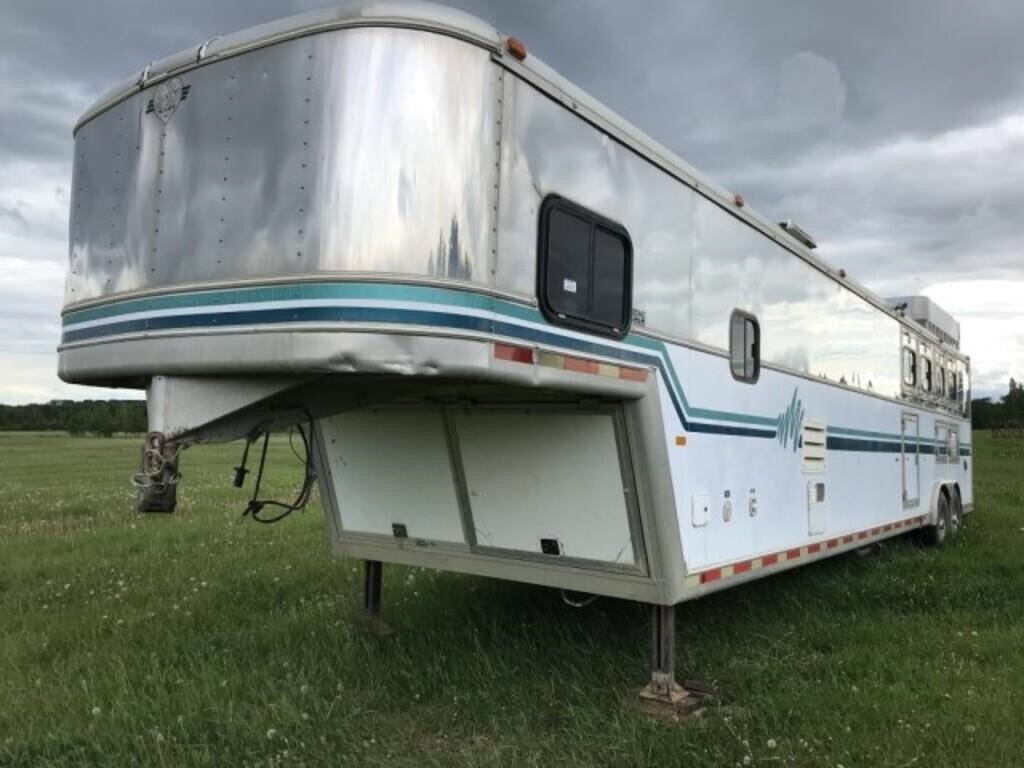 1998 Hart 5th Wheel 4 Horse Trailer