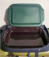 Pyrex Casserole Dishes with lids and case