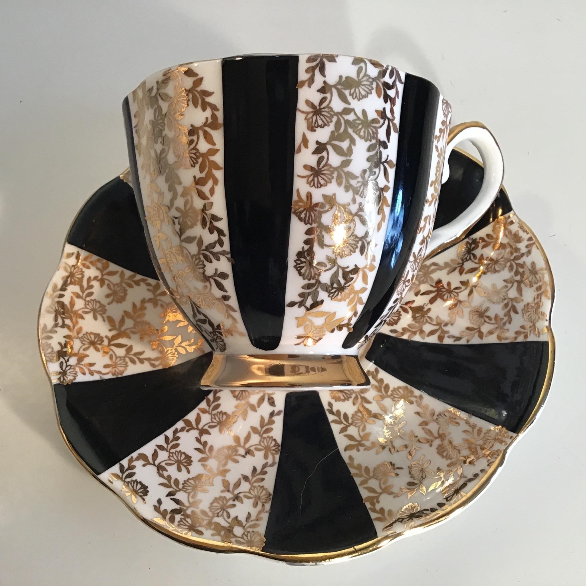 ELIZABETHAN TEACUP & SAUCER