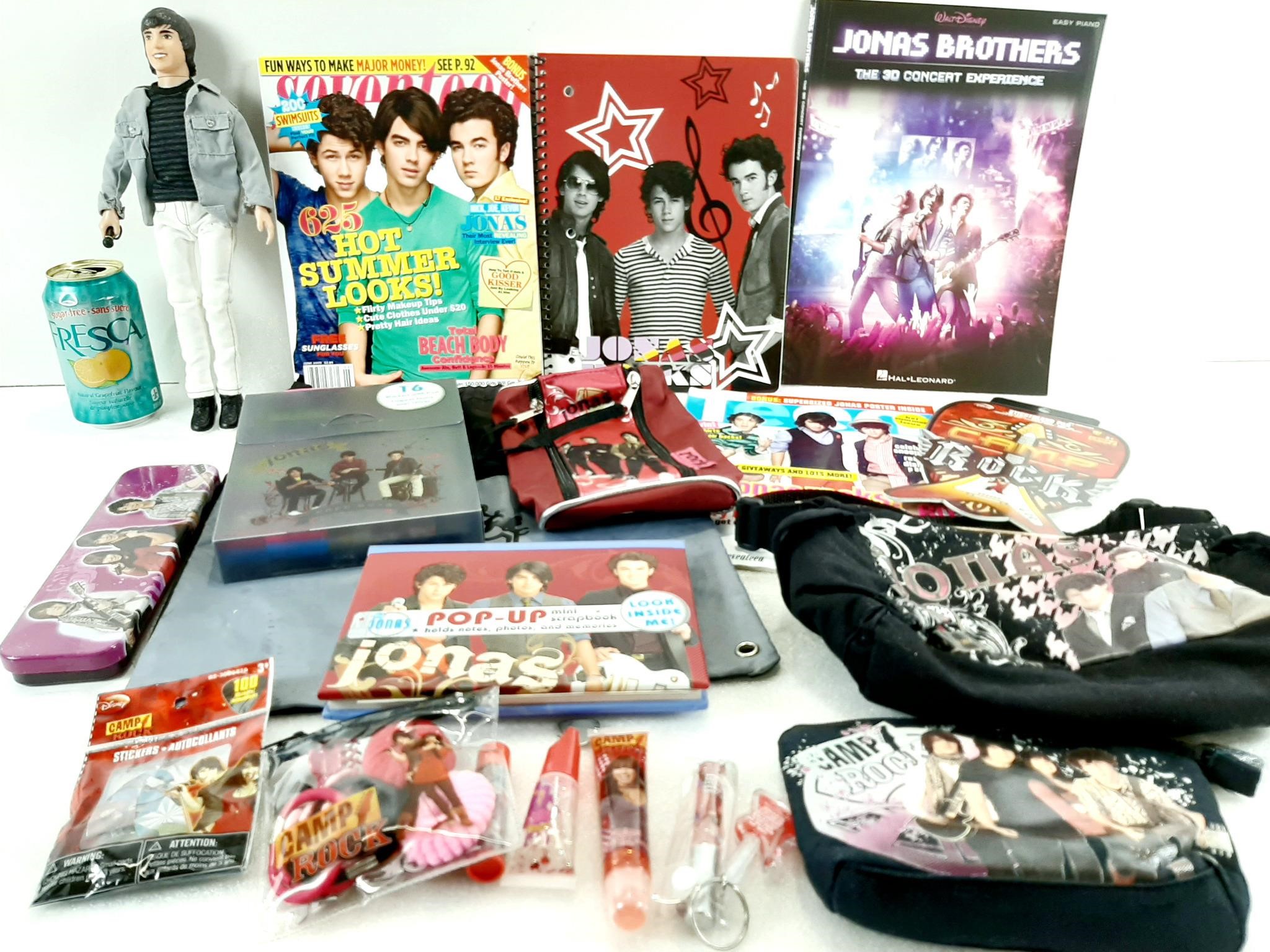 Lot JONAS BROTHERS neuf dont cahiers, revues, etc.