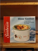 1.5qt slower cooker - in box