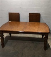 Heavy Wood Dining Room Table W/ 2 Leaves Z...