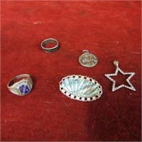 Sterling silver lot. Rings, pin, pendants.