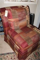 COMFY SIDE CHAIR GREAT CONDITION