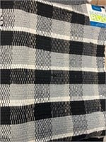 18x 30 black/white scatter rug