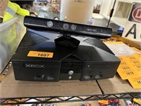 XBOX VIDEO GAME SYSTEM W KINECT NO CORDS