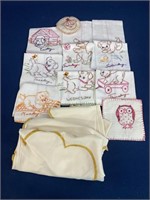 Assorted lot, including embroidered towels,