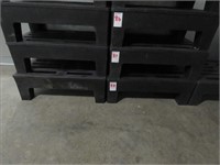 LOT, (3) RUBBERMAID DUNNAGE RACKS