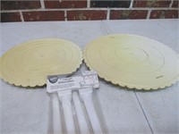 2 Wilton Cake Plates & 7" Pillars