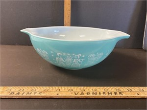 Vintage turquoise Cinderella Pyrex bowl