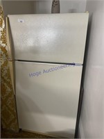 AMANA REFRIGERATOR, FREEZER ON TOP, 65T X 28DX32W