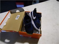 NIKE SIZE 8C WORN CONDTION