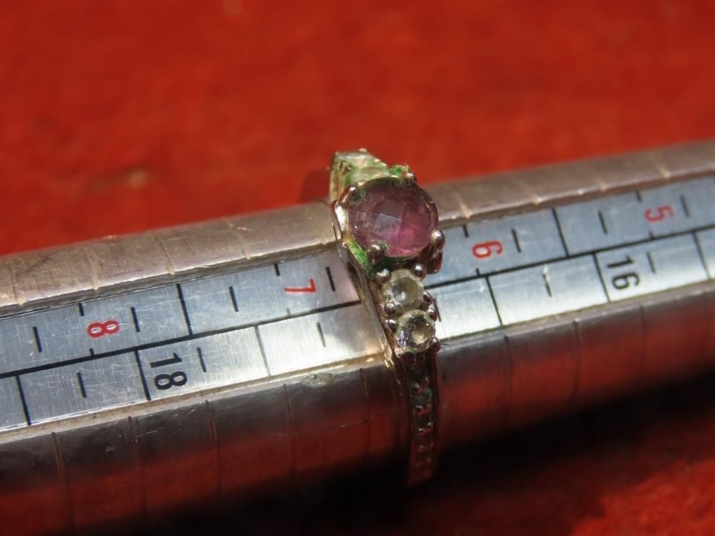 Sterling silver ring. Amethyst stone.