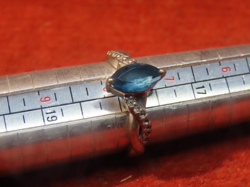 Sterling silver ring. Blue stone.