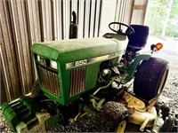 1980'S JOHN DEERE 650 TRACTOR WITH BELLY MOWER -