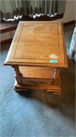 End table (21in x 28in)