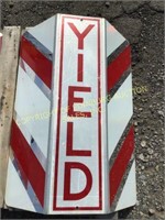 YIELD RAILROAD SIGN