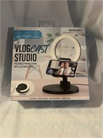 NIB- VLOGCAST Studio foldable phone stand w/ LED