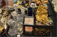 Tray of asstd glass candlesticks and decoratives
