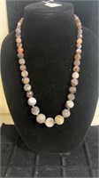 Mid length round marble beige/gray beaded