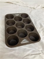 Cast iron muffin pan