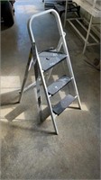 Metal step ladder