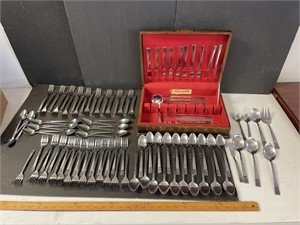 Silverware chest with stainless flatware
