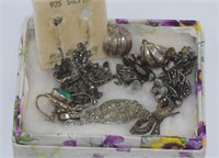 Quantity of vintage earrings and brooches