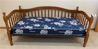 Day bed 42" x 80" w/ twin mattress