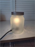 D3)   Jar light. Works
