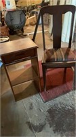 Sm Corner Table with Chair