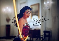 Autograph COA Wonder Woman Photo