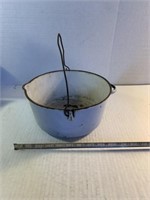 10 inch round cast-iron pot
