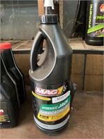 2 quarts of hydraulic jack lubricating oil