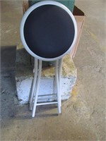 Folding white/black stool