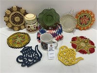 Collectible Dishes, Trivets & Potholders