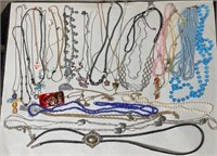 MIXED LOT NECKLACES